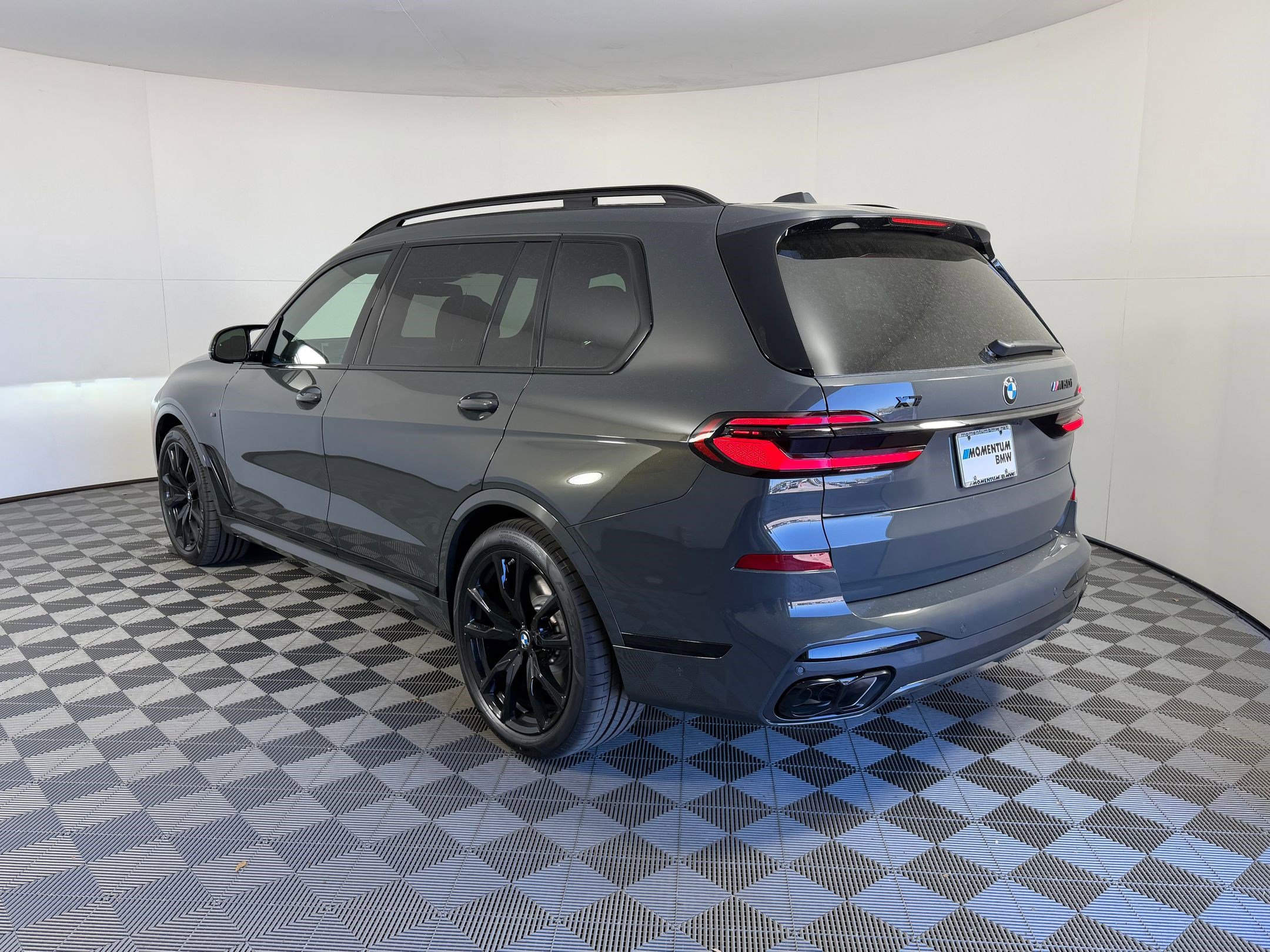 New 2026 BMW X7 M60i image 3