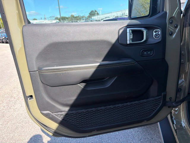 Used 2025 Jeep Wrangler Unlimited Rubicon 392 AWD/4WD image 12