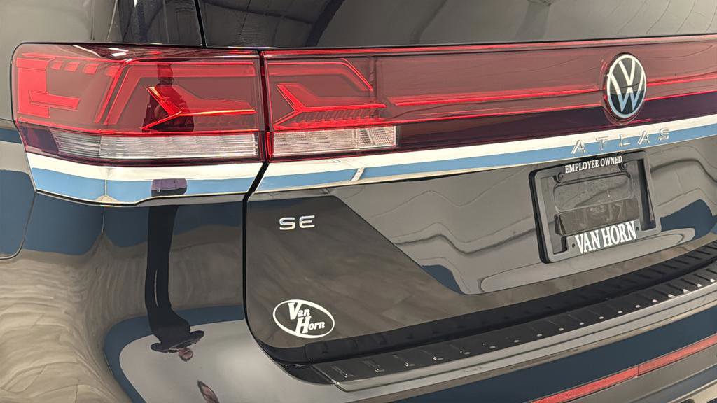 Used 2024 Volkswagen Atlas SE w/ Black Wheel Package image 39