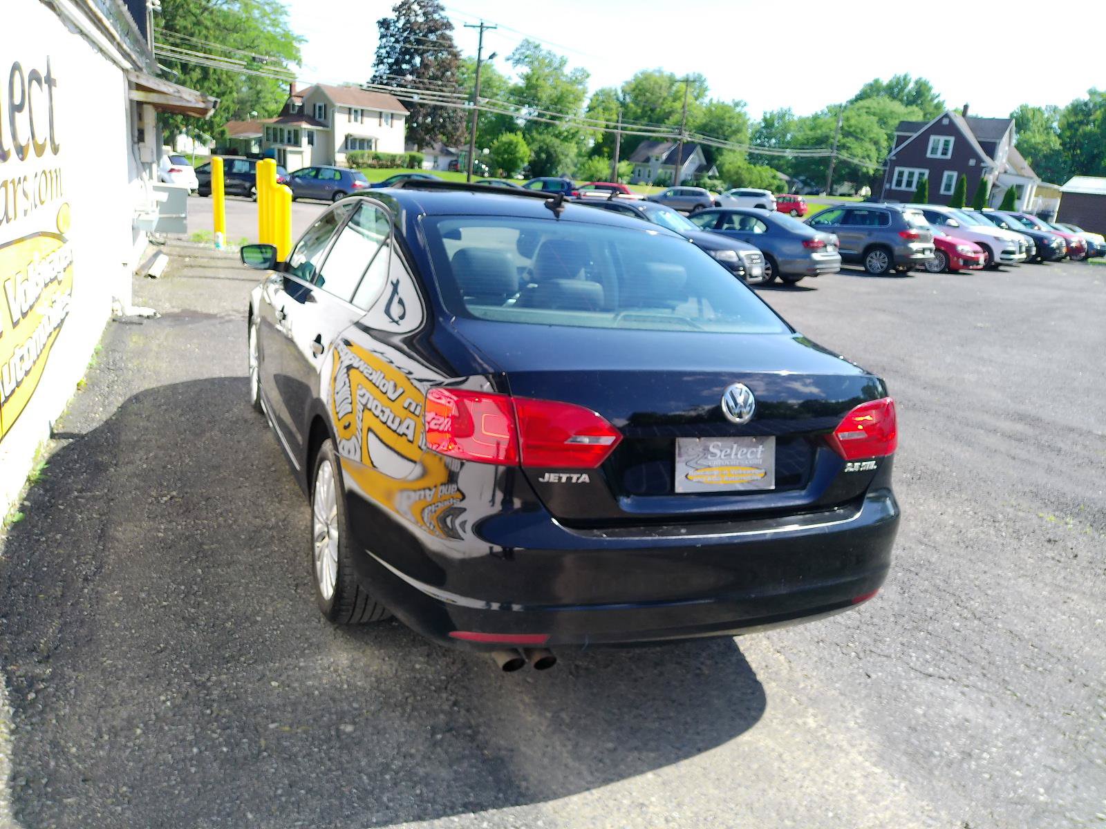 Used 2012 Volkswagen Jetta SEL FWD image 3