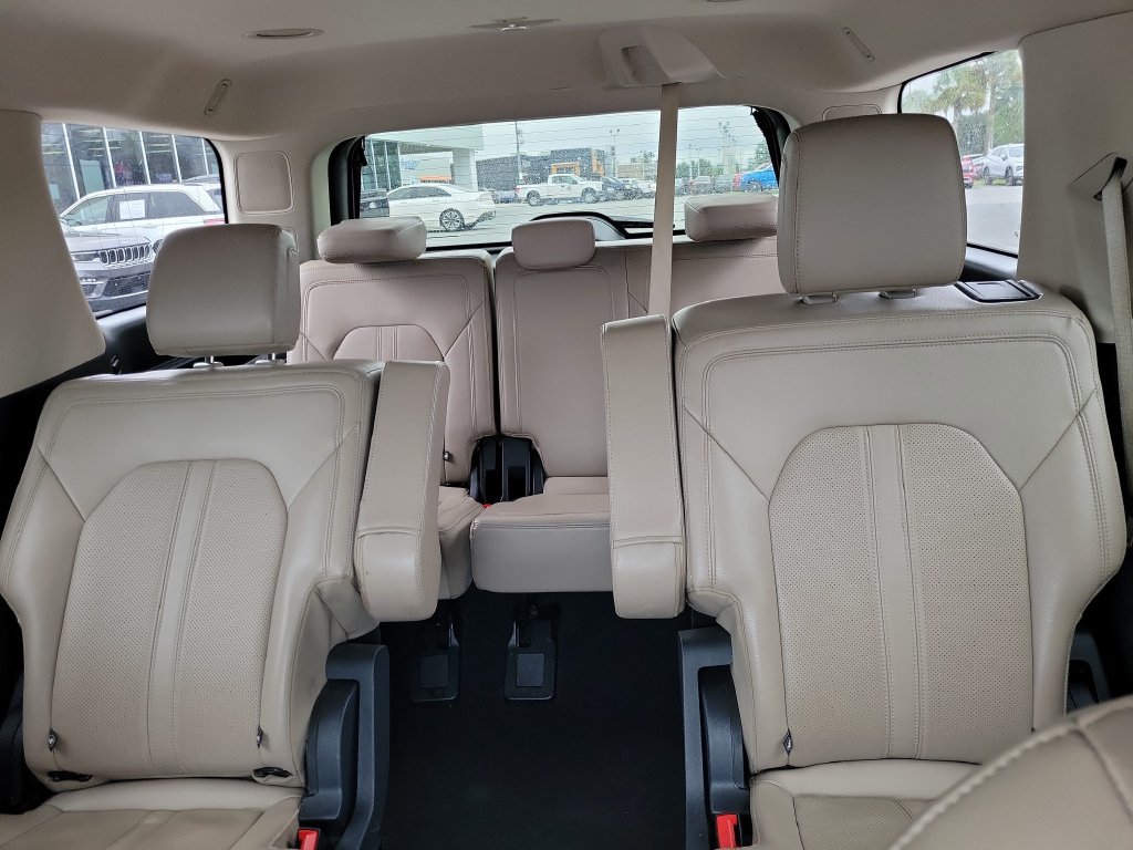 Used 2024 Ford Expedition Limited RWD image 17
