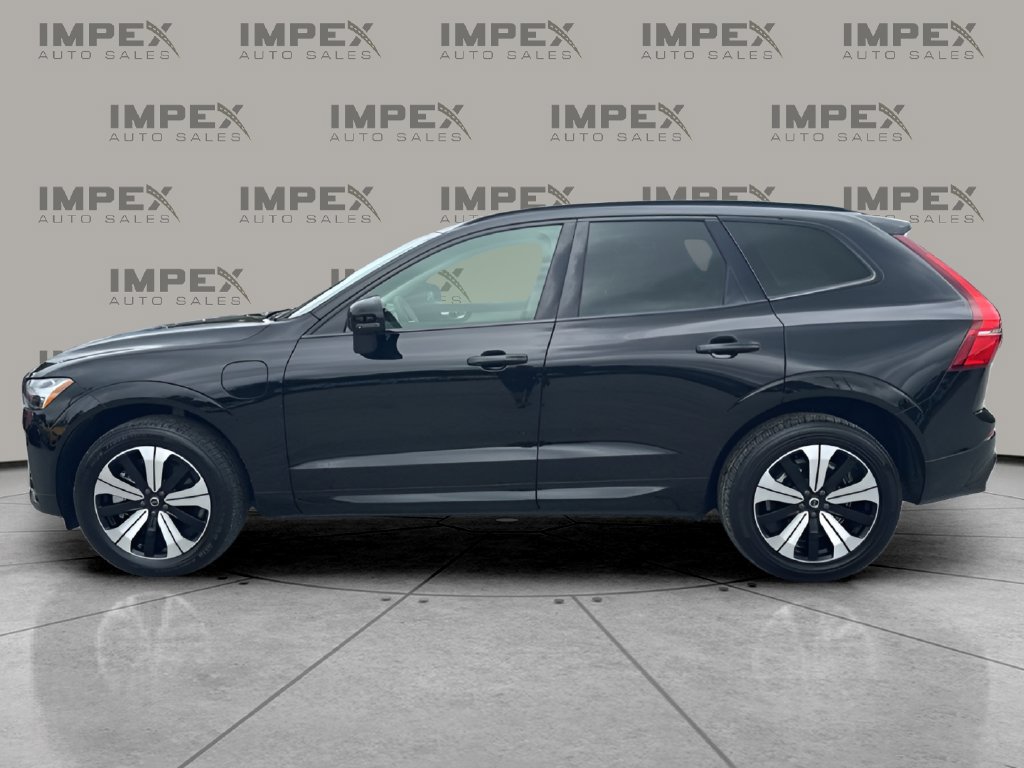 Used 2024 Volvo XC60 T8 Core AWD/4WD image 2