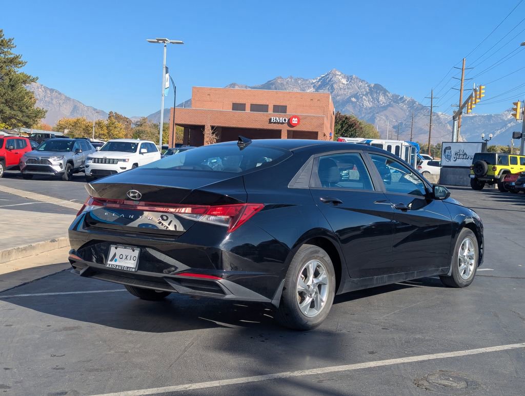 Used 2023 Hyundai Elantra SE image 4