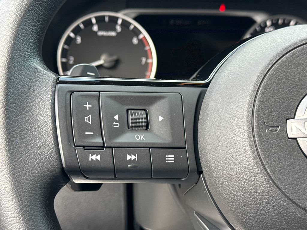 Used 2023 Nissan Rogue SV image 29