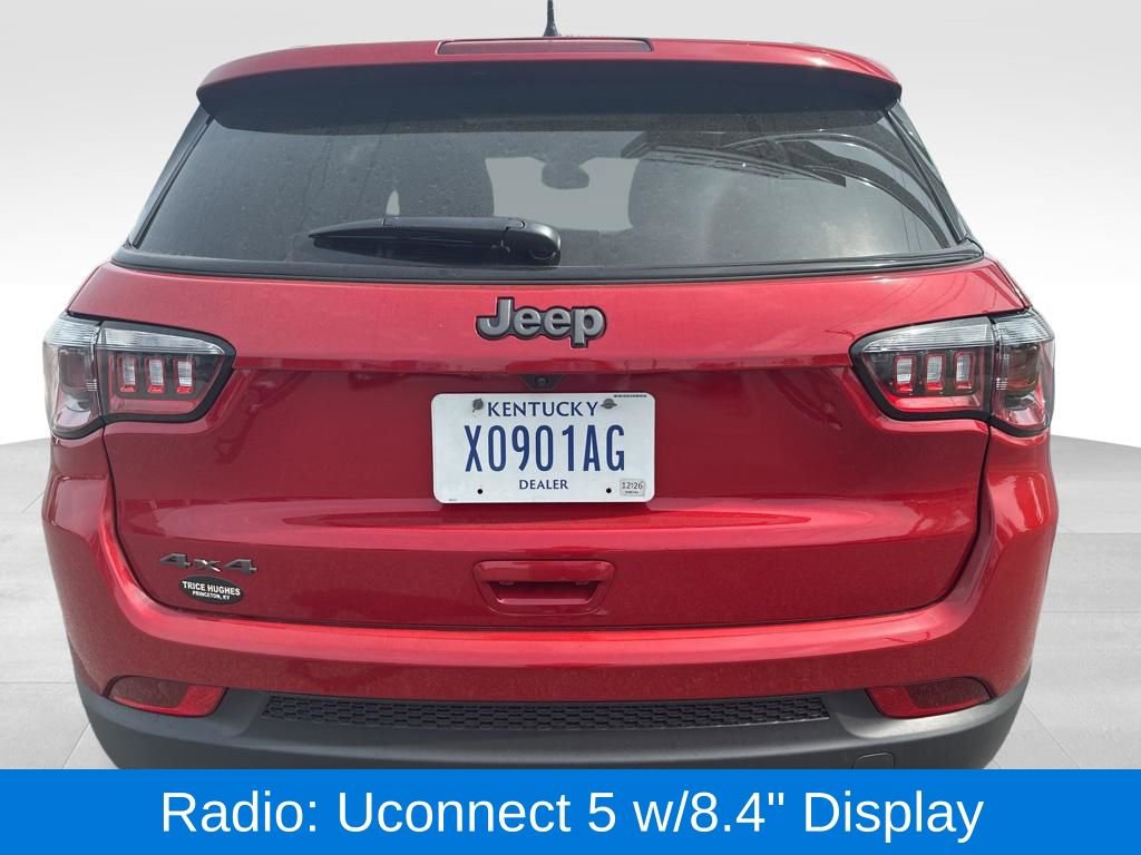 Used 2025 Jeep Compass Latitude w/ Sun & Sound Group AWD/4WD image 8
