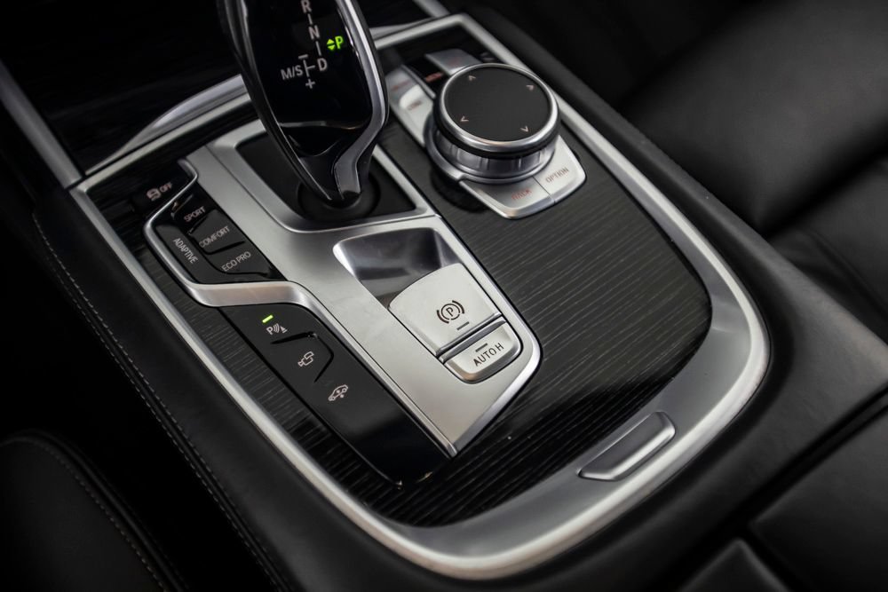 Used 2021 BMW 750i xDrive w/ M Sport Package AWD/4WD image 35
