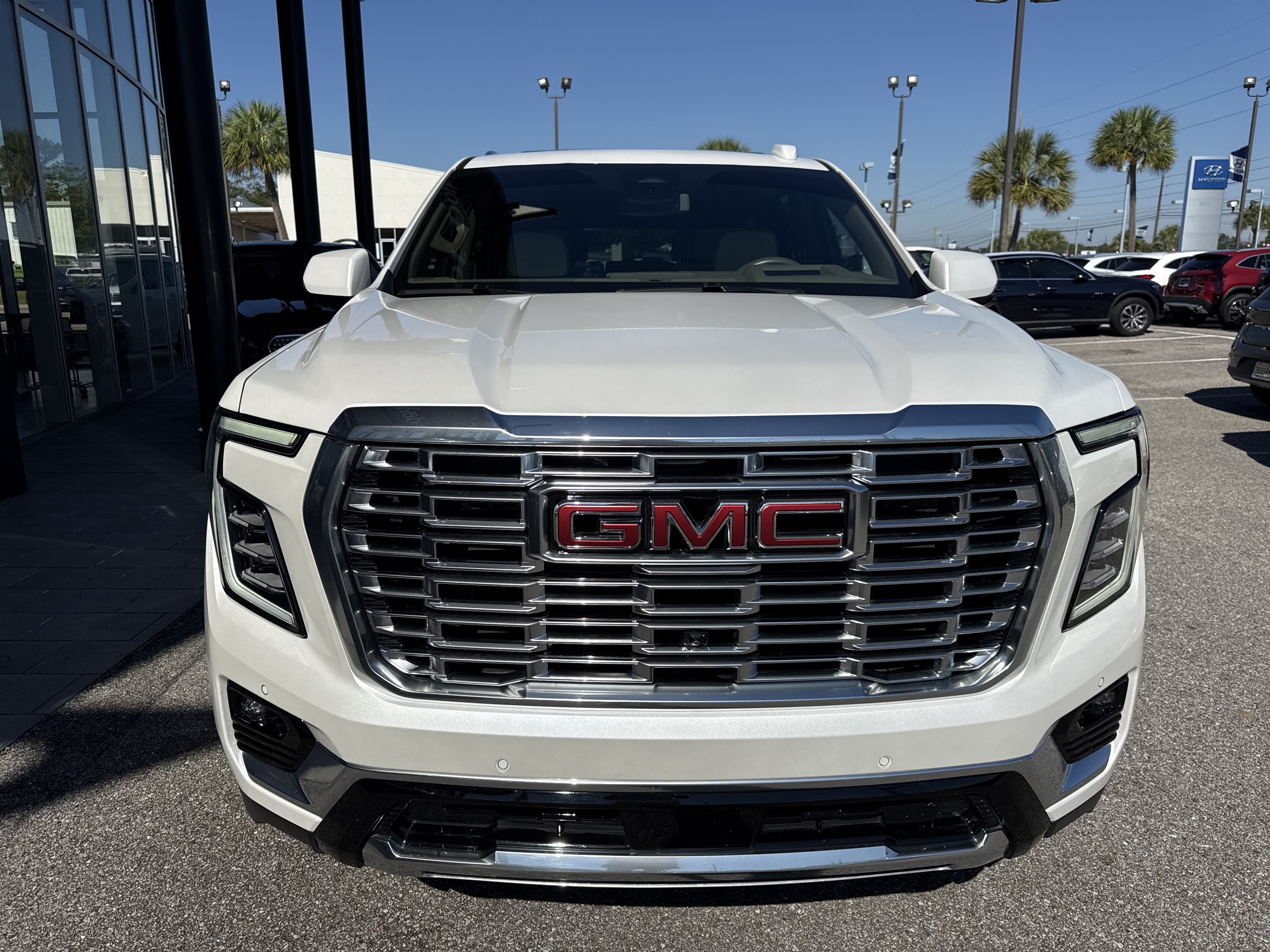 Used 2025 GMC Yukon Denali w/ Sun & Power Step Package AWD/4WD image 4