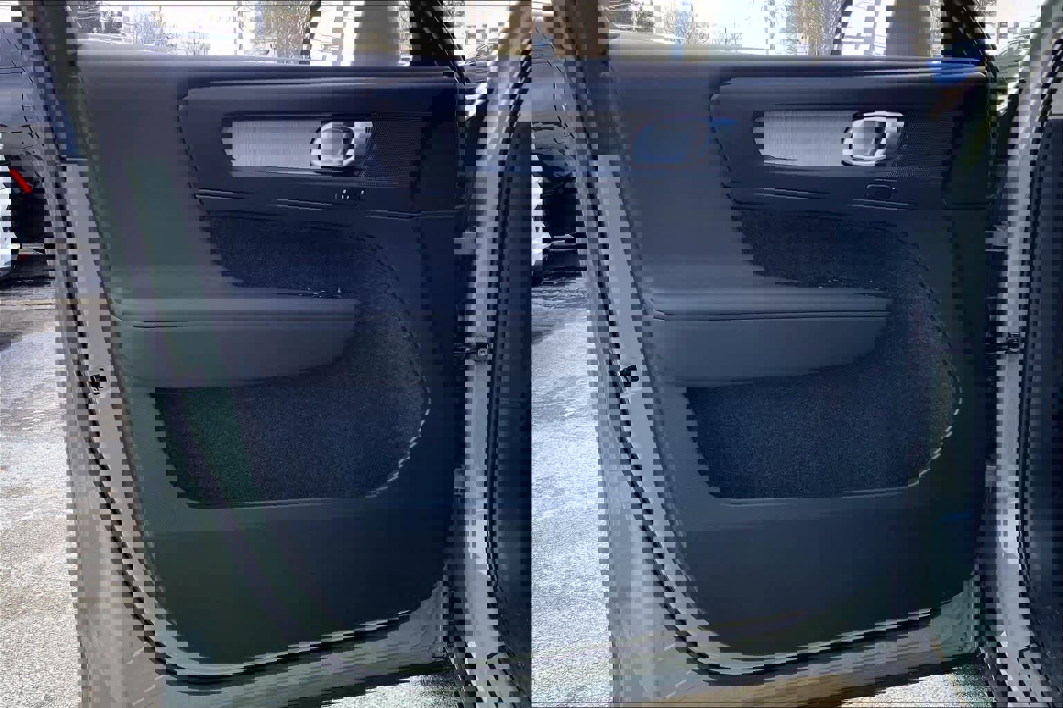 Used 2025 Volvo XC40 B5 Core w/ Protection Package Premier image 21