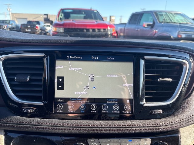 Used 2017 Chrysler Pacifica Limited FWD image 16