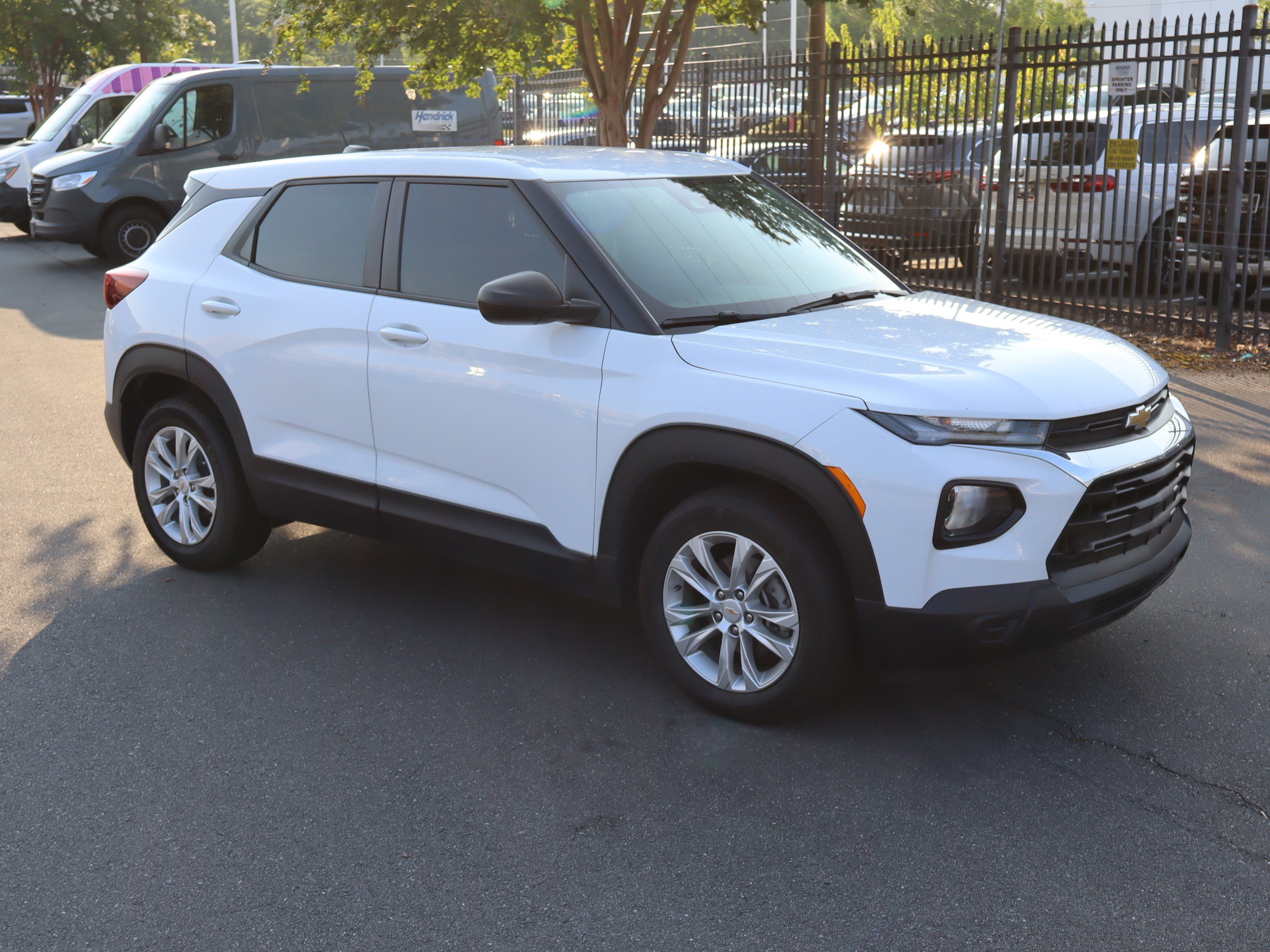 Used 2023 Chevrolet TrailBlazer LS FWD image 2
