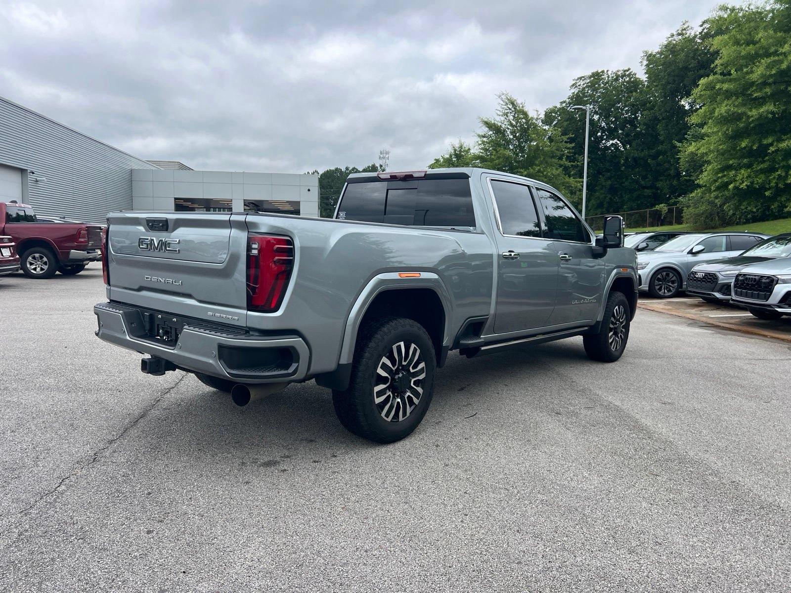 Used 2024 GMC Sierra 2500 Denali Ultimate AWD/4WD image 7