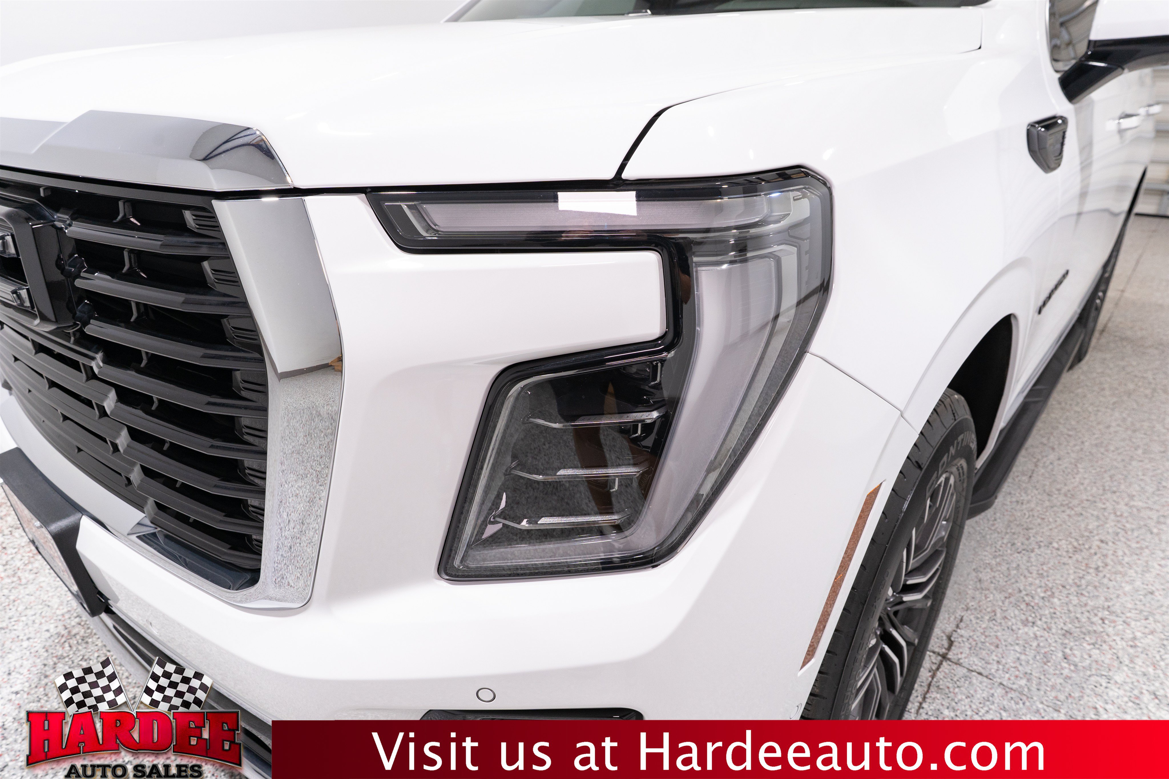 Used 2025 GMC Yukon Elevation w/ Elevation Premium Package AWD/4WD image 8