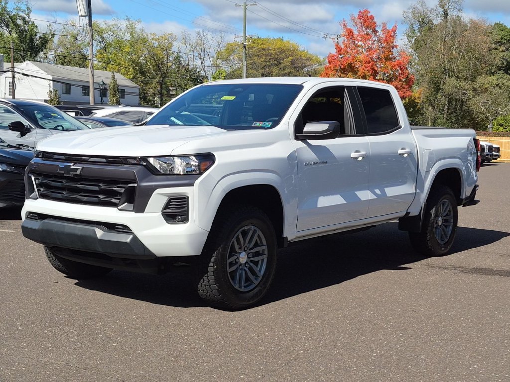 Used 2023 Chevrolet Colorado LT w/ LT Convenience Package II AWD/4WD image 2