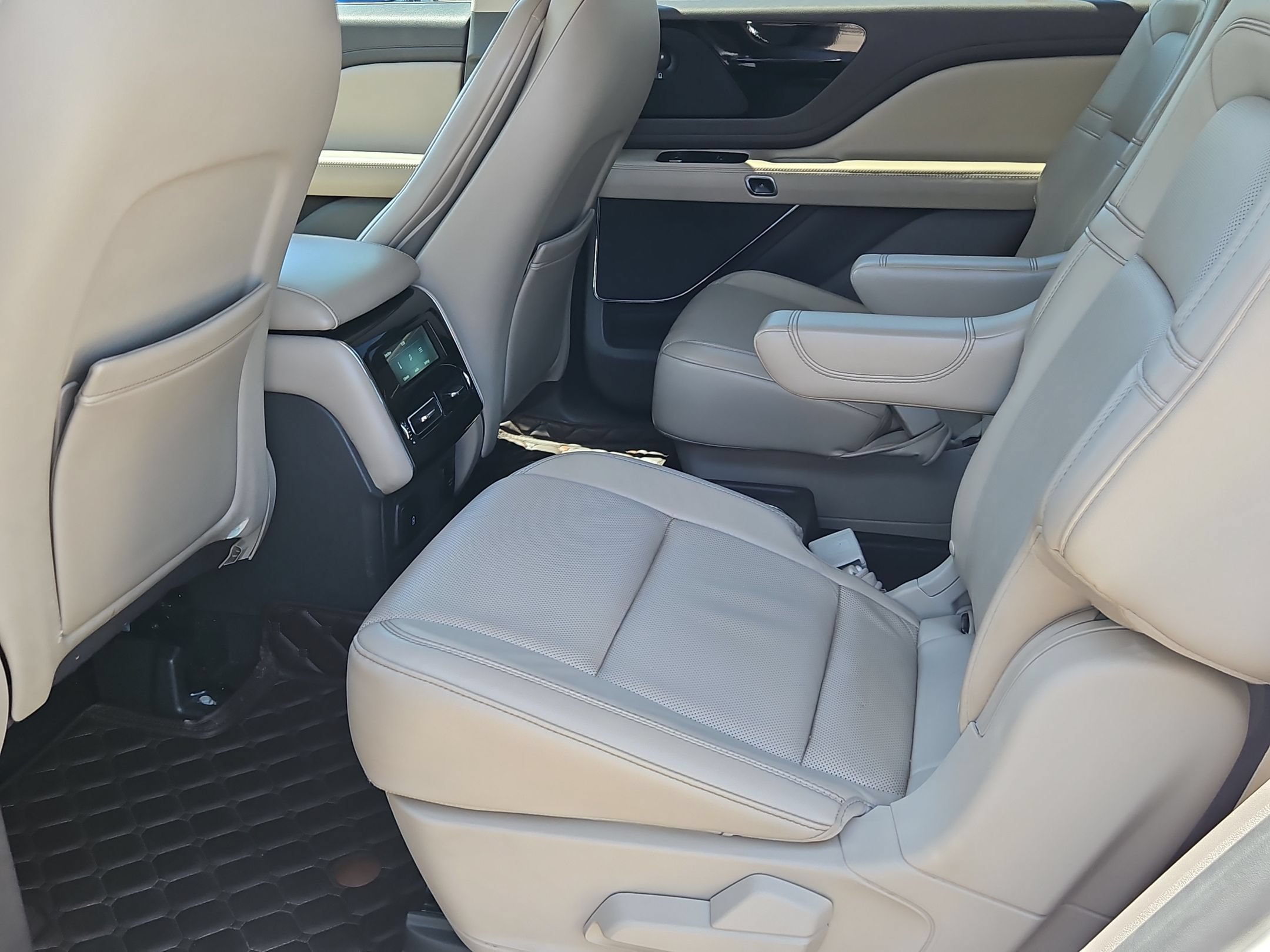 Used 2020 Lincoln Aviator Reserve RWD image 24