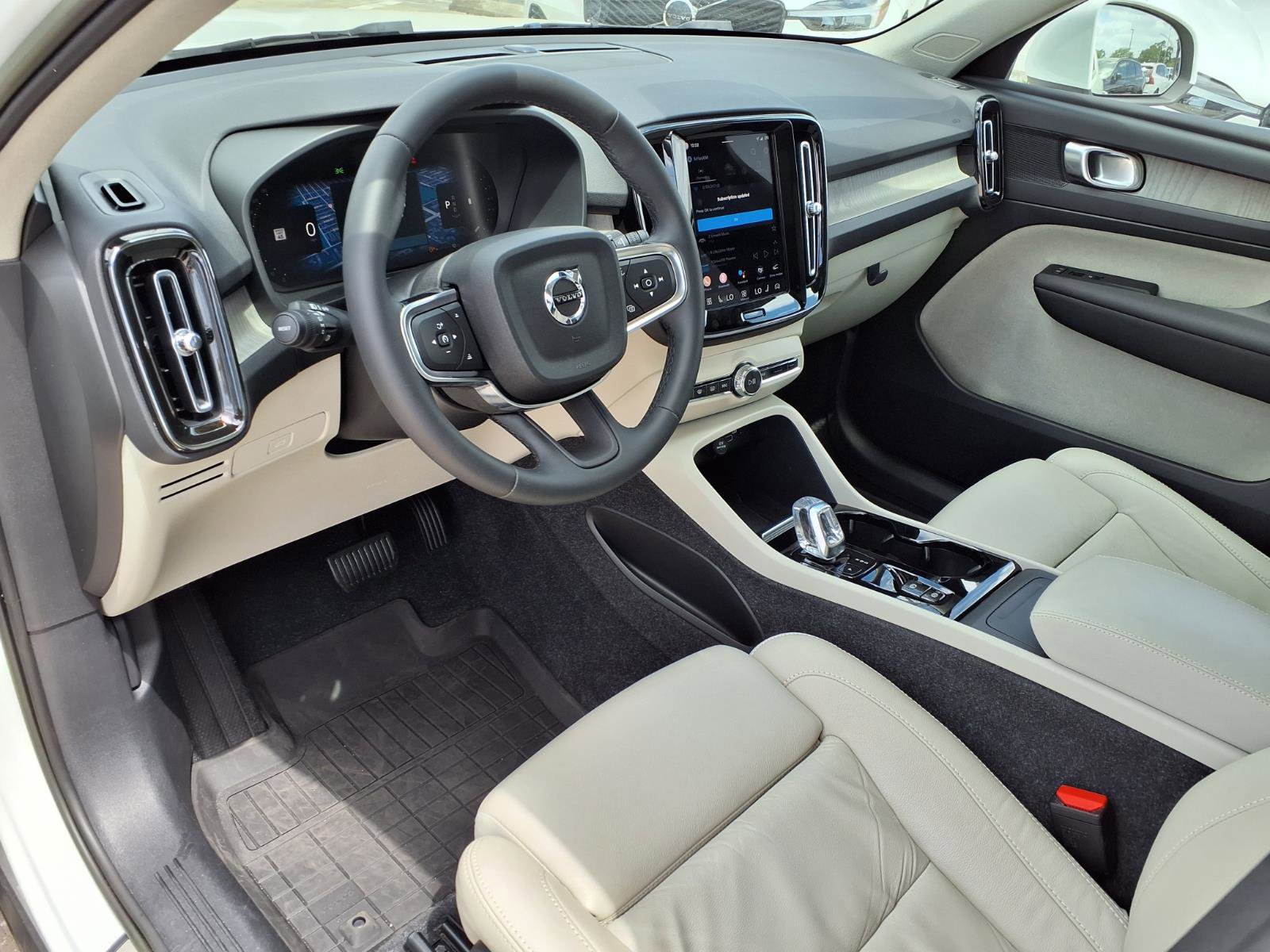 Certified 2023 Volvo XC40 B5 Plus w/ Driver Assist Package image 20