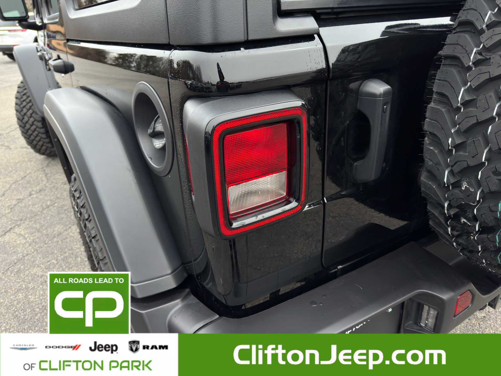 Used 2024 Jeep Wrangler Willys image 7