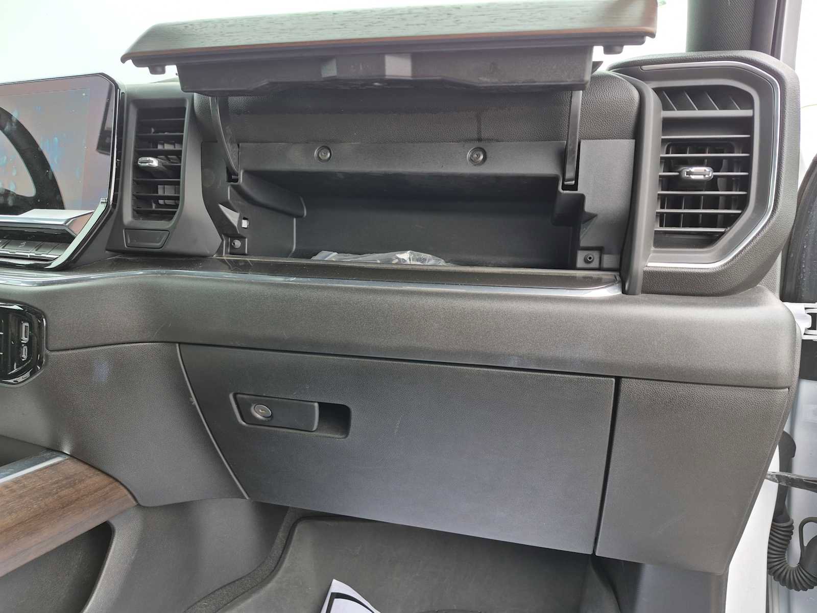 Used 2024 Chevrolet Silverado 3500 High Country w/ Technology Package image 30