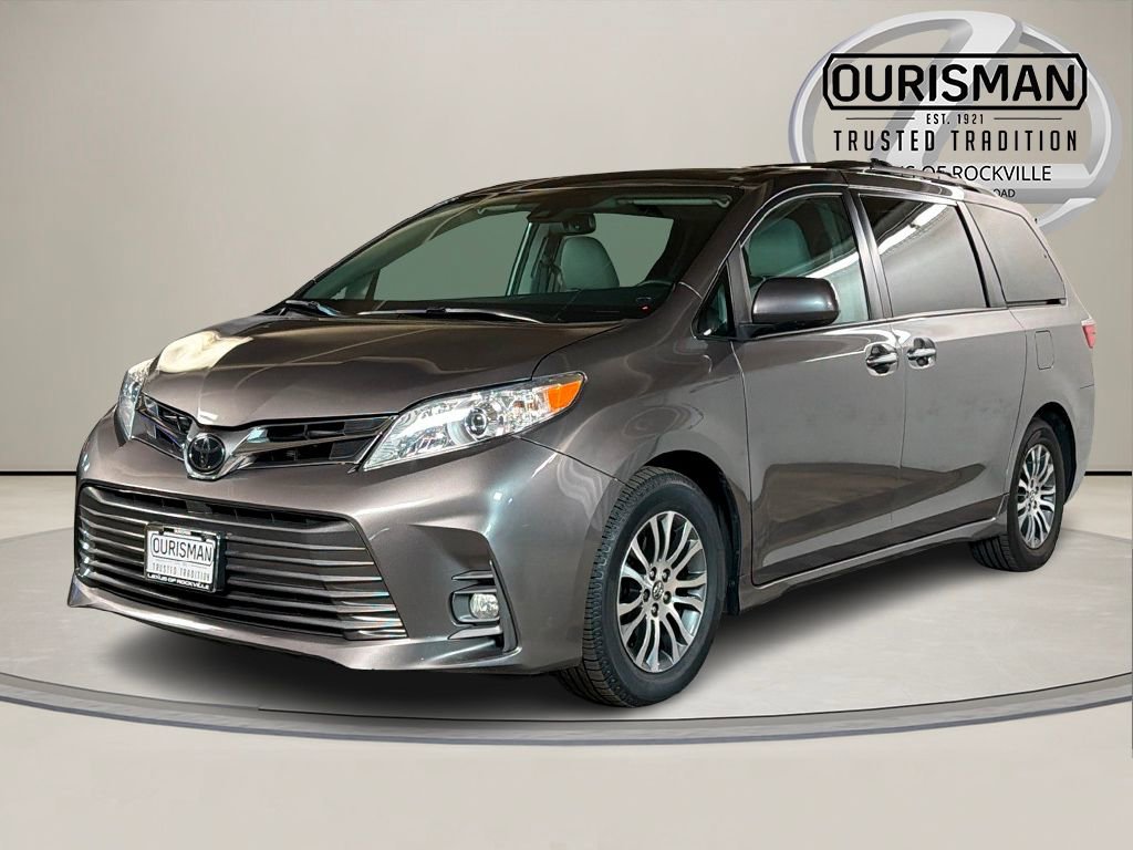 Used 2020 Toyota Sienna XLE image 2