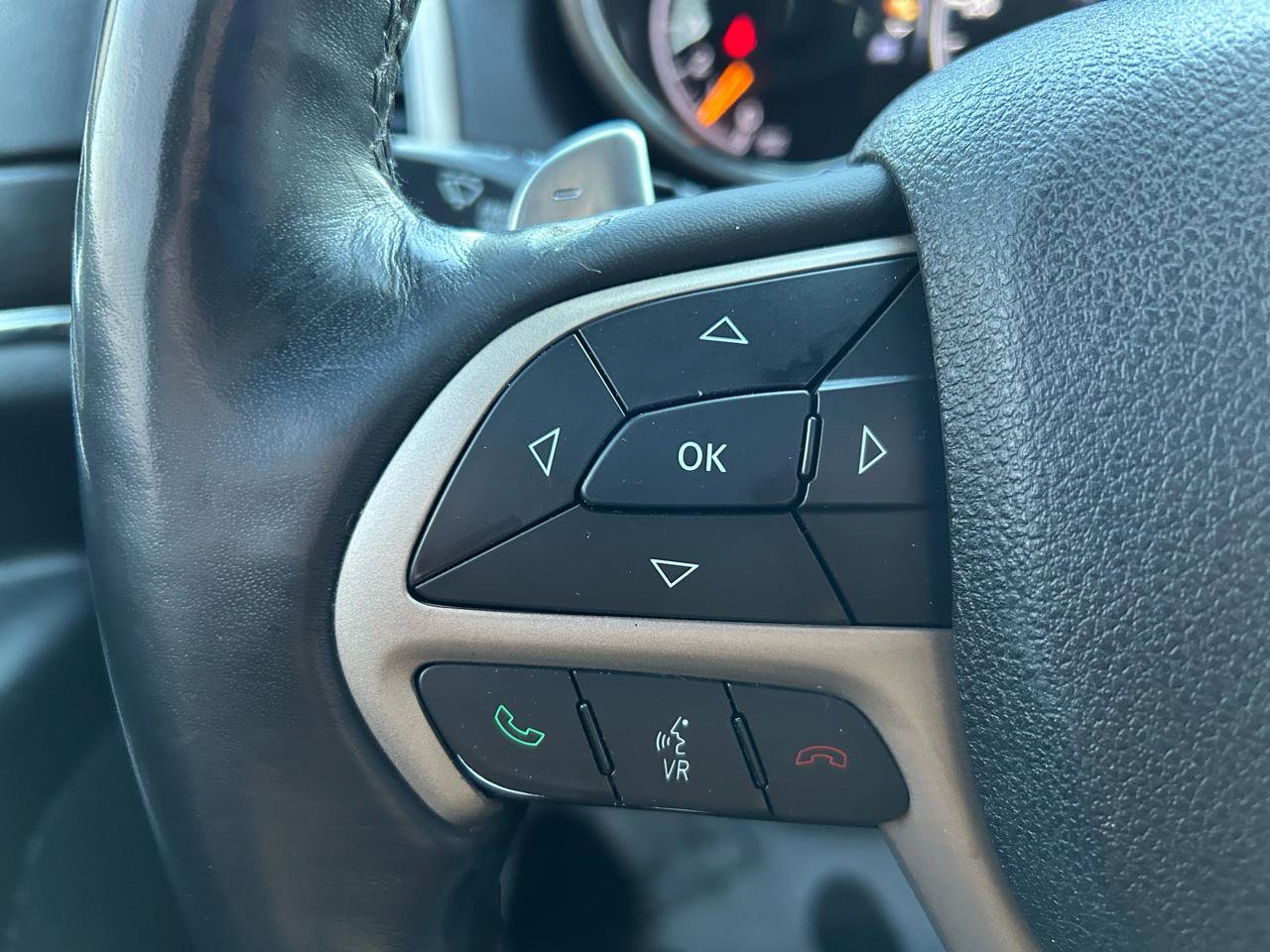 Used 2015 Jeep Grand Cherokee Limited w/ Luxury Group II image 18