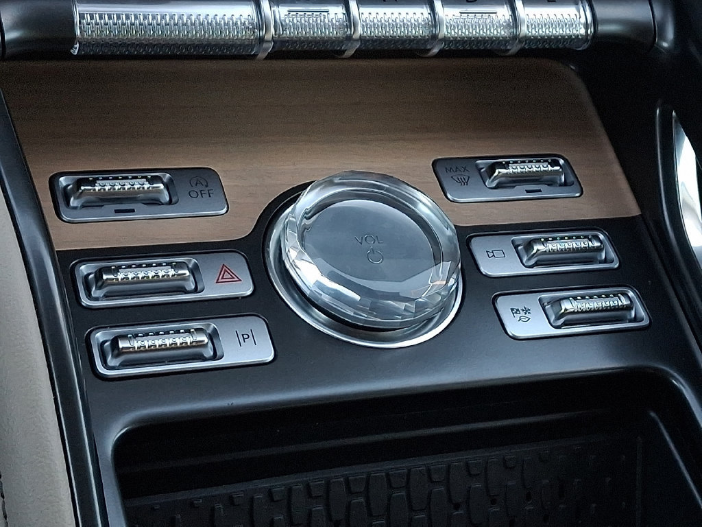Certified 2025 Lincoln Nautilus Reserve AWD/4WD image 16