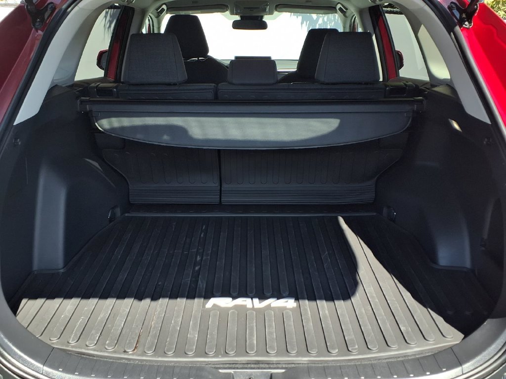 Certified 2025 Toyota RAV4 LE FWD image 9