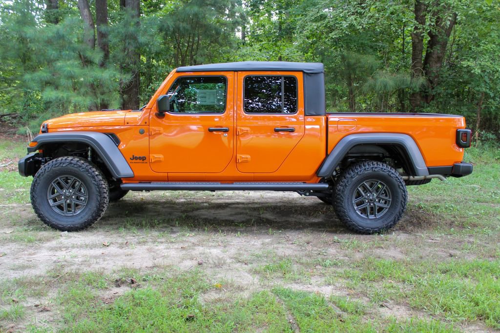 New 2025 Jeep Gladiator Sport image 7