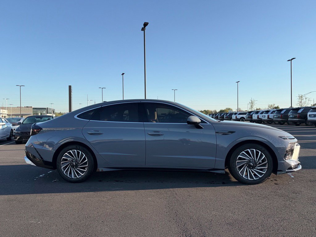 Certified 2024 Hyundai Sonata Limited FWD image 4