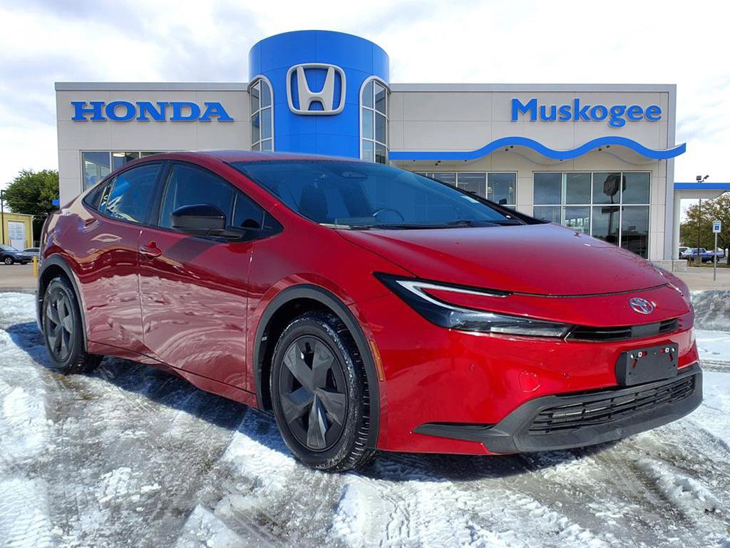 Used 2024 Toyota Prius LE video 1