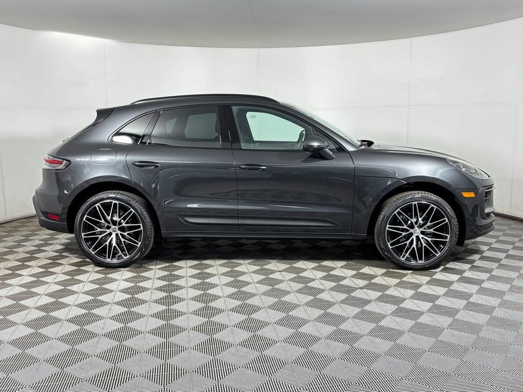 Certified 2026 Porsche Macan AWD/4WD image 8
