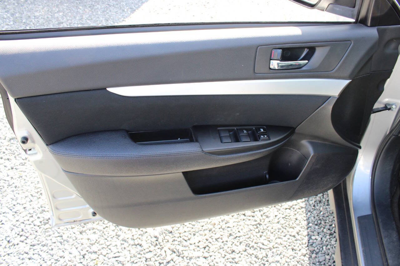 Used 2011 Subaru Outback 2.5i Premium w/ All-Weather Pkg AWD/4WD image 19