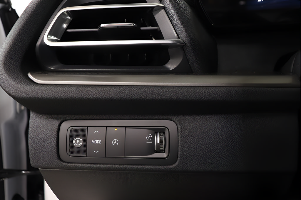 New 2027 Chevrolet Traverse LT w/ Sun and Wheel Package FWD image 19