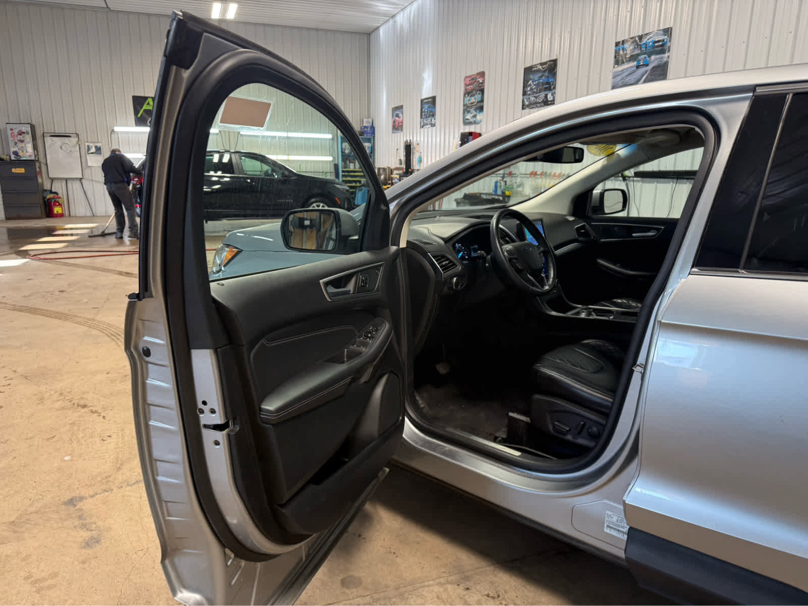 Used 2024 Ford Edge SEL image 6