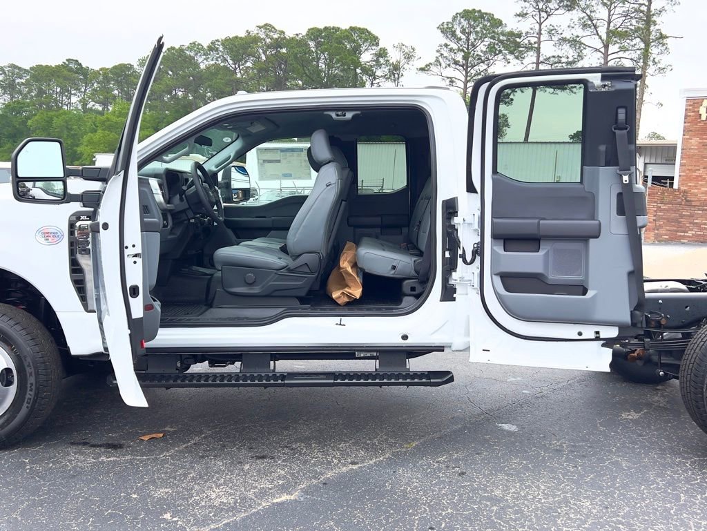 New 2026 Ford F350 XL w/ XL Chrome Package AWD/4WD image 3