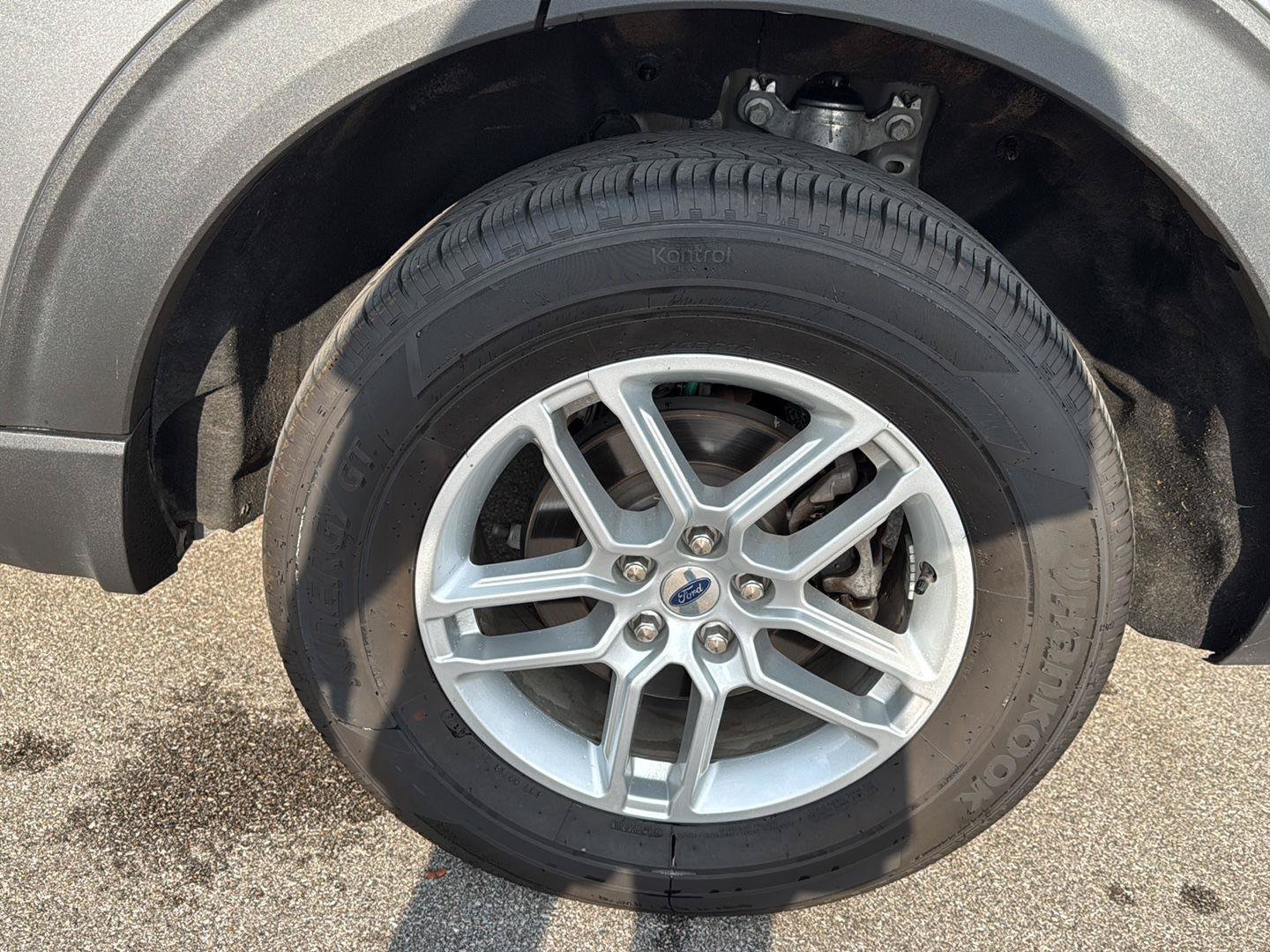 Used 2025 Ford Explorer Active AWD/4WD image 17