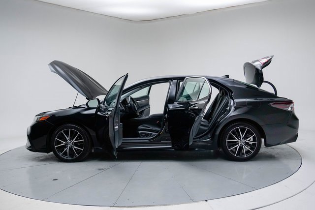 Used 2023 Toyota Camry SE image 17