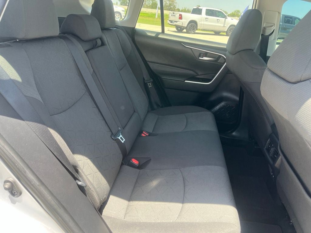 Used 2021 Toyota RAV4 XLE w/ Convenience Package FWD image 15