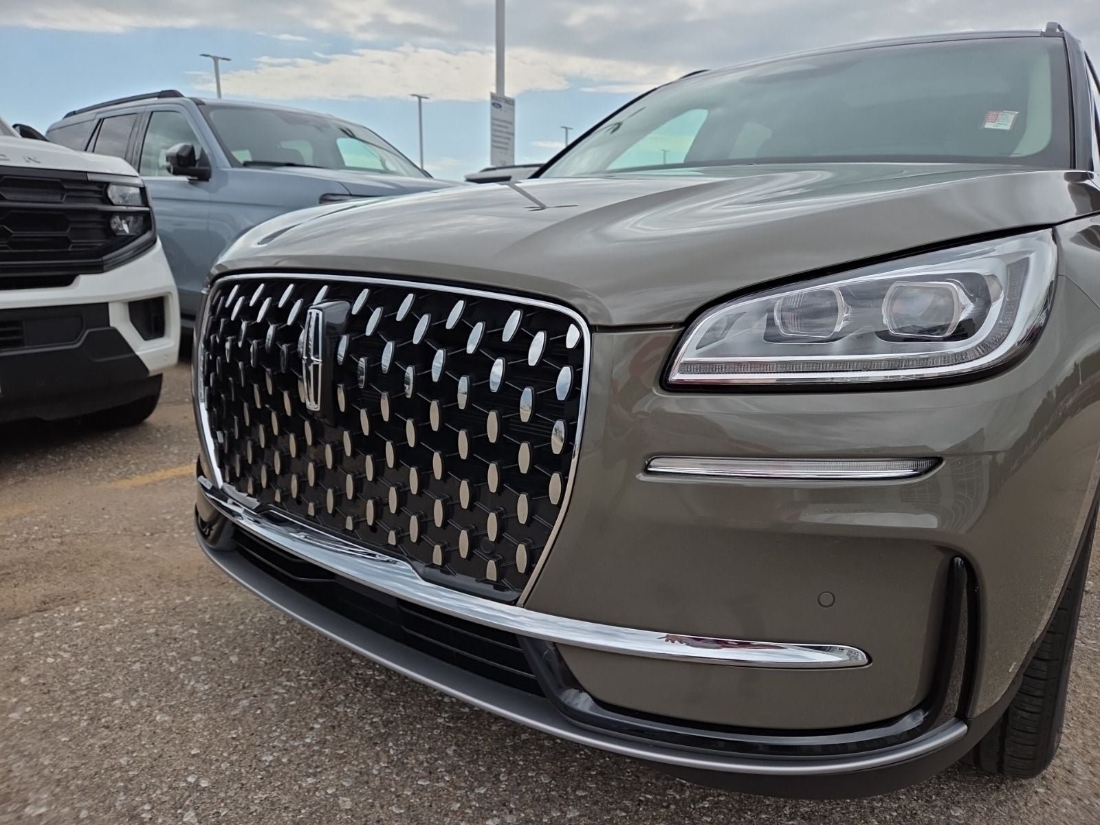 Used 2025 Lincoln Corsair Reserve w/ Equipment Group 202A AWD/4WD image 20