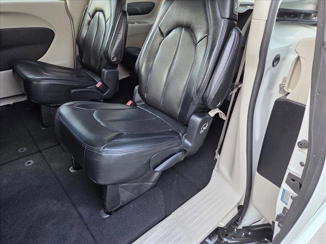 Used 2017 Chrysler Pacifica LX image 17