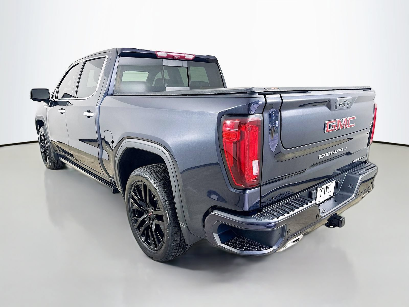 Used 2022 GMC Sierra 1500 Denali w/ Technology Package AWD/4WD image 7