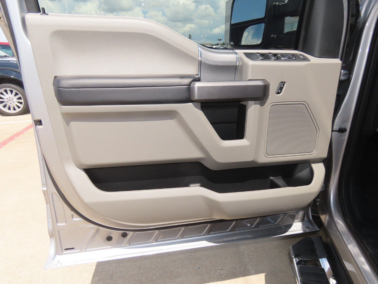Used 2021 Ford F250 XLT w/ XLT Premium Package AWD/4WD image 24