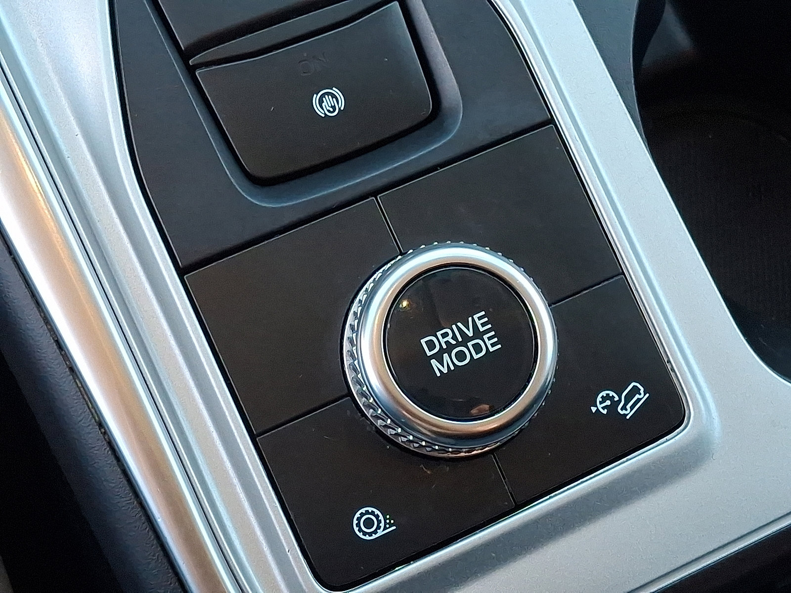 Used 2023 Ford Explorer XLT w/ Equipment Group 202A image 27