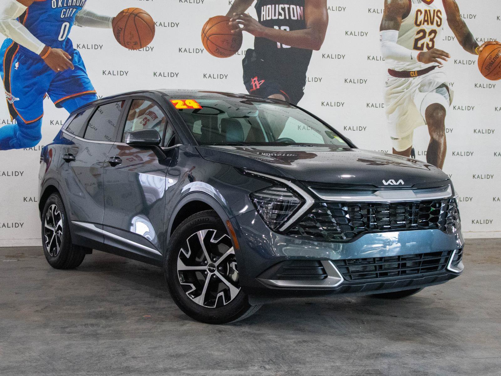 Used 2024 Kia Sportage EX image 2