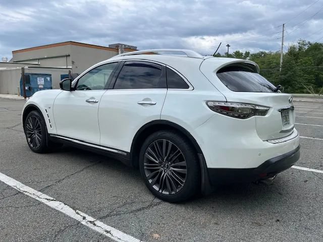 Used 2017 INFINITI QX70 AWD w/ Limited Package image 6