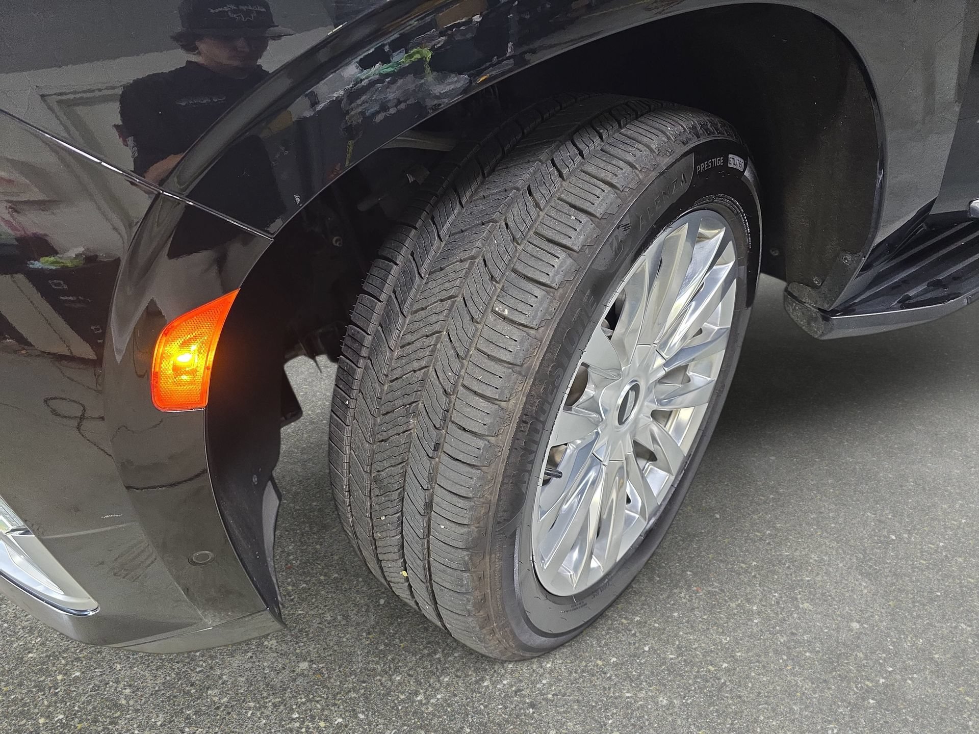 Used 2024 Cadillac Escalade Premium Luxury RWD image 31