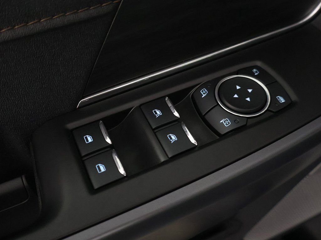 Used 2025 Ford F150 Lightning Lariat image 38