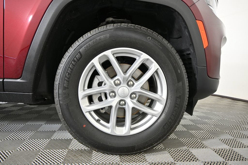 Used 2026 Jeep Grand Cherokee Laredo X AWD/4WD image 11