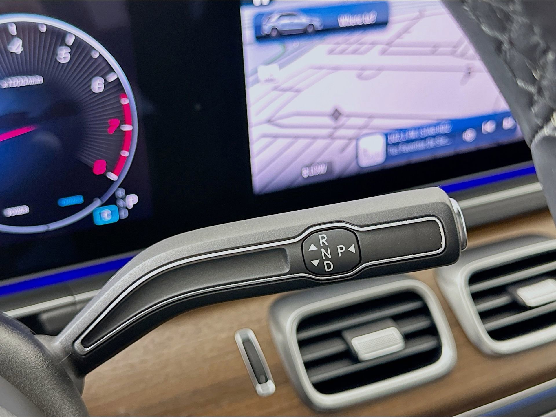 Certified 2025 Mercedes-Benz GLE 350 4MATIC image 18