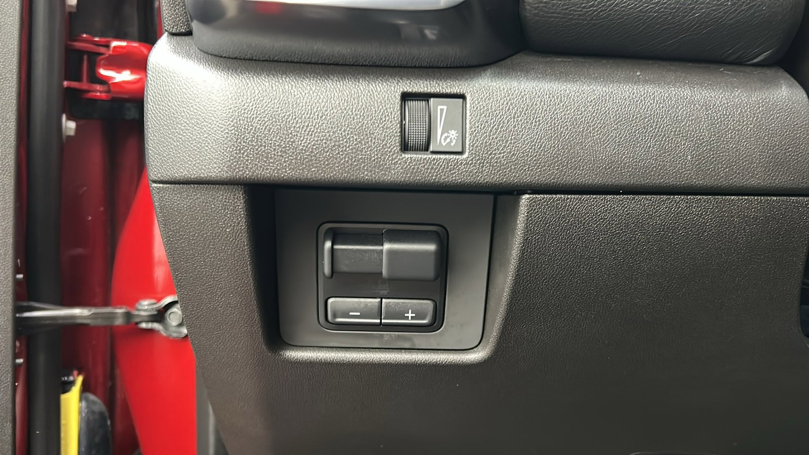 Used 2024 GMC Canyon AT4X image 30