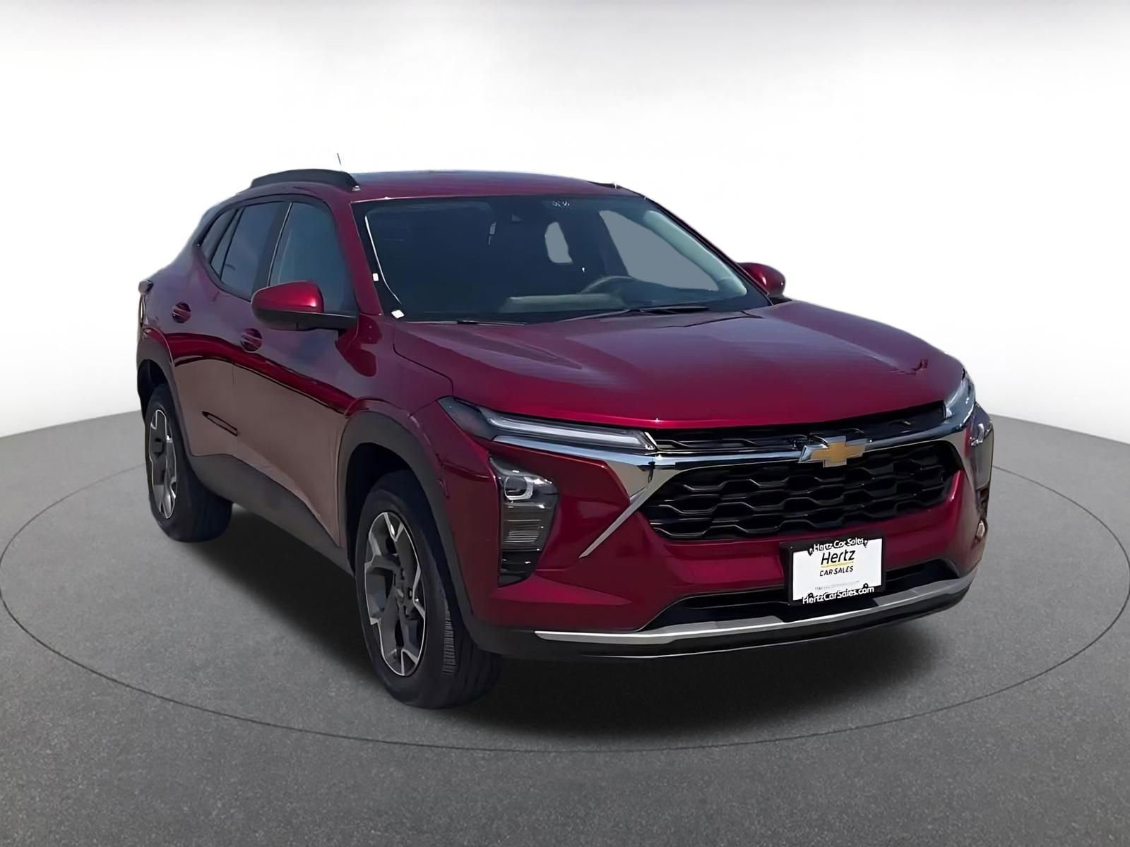Used 2025 Chevrolet Trax LT FWD image 2
