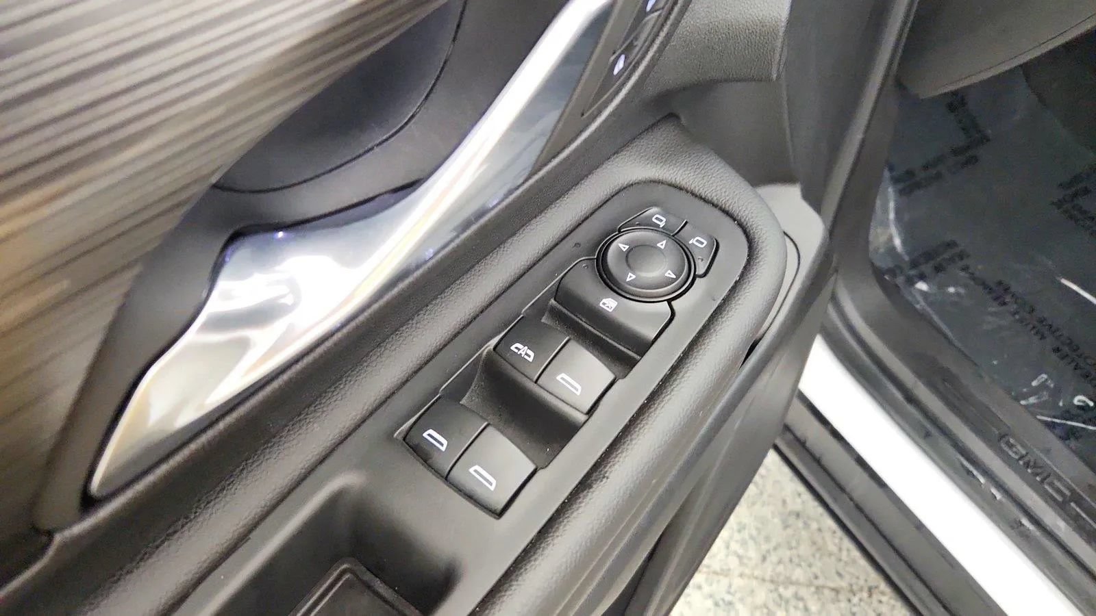 Used 2024 GMC Terrain SLE w/ Driver Convenience Package FWD image 22
